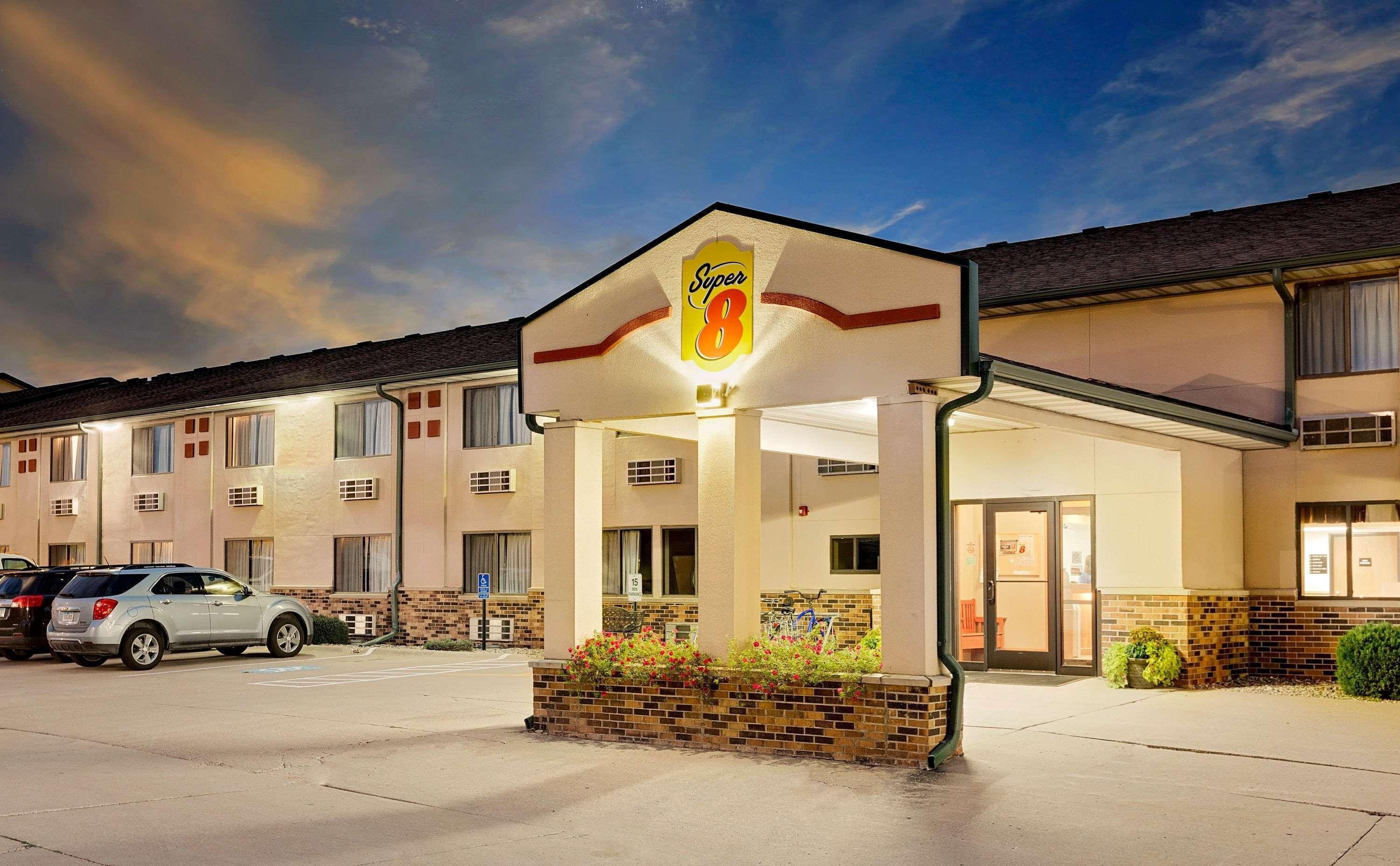 Super 8 By Wyndham St. James Dış mekan fotoğraf